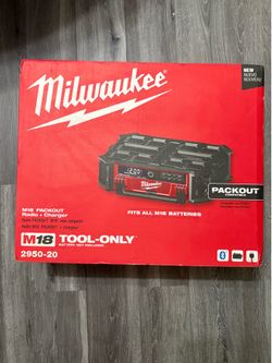 Milwaukee Packout M-18-Radio/ Charger. 2950-20