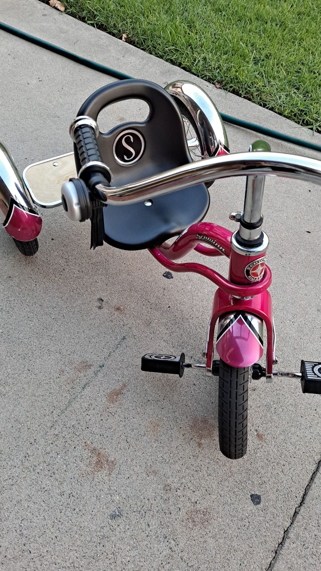 New used Schwimmer Beach cruiser. My daughter grew out of it