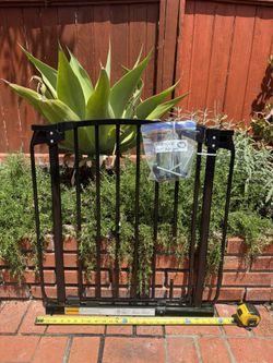 Baby / Pet Gate 28-32” Opening - 30” High - Dreambaby Chelsea Standard Baby Safety Gate