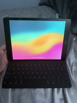 iPad 9 Generation W/keyboard Case