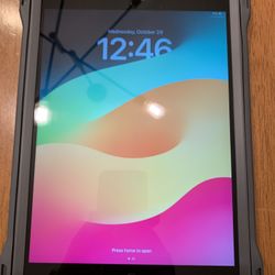 Holiday Sales! Apple iPad 7th Generation 10.2” 32GB Unlocked Like New!