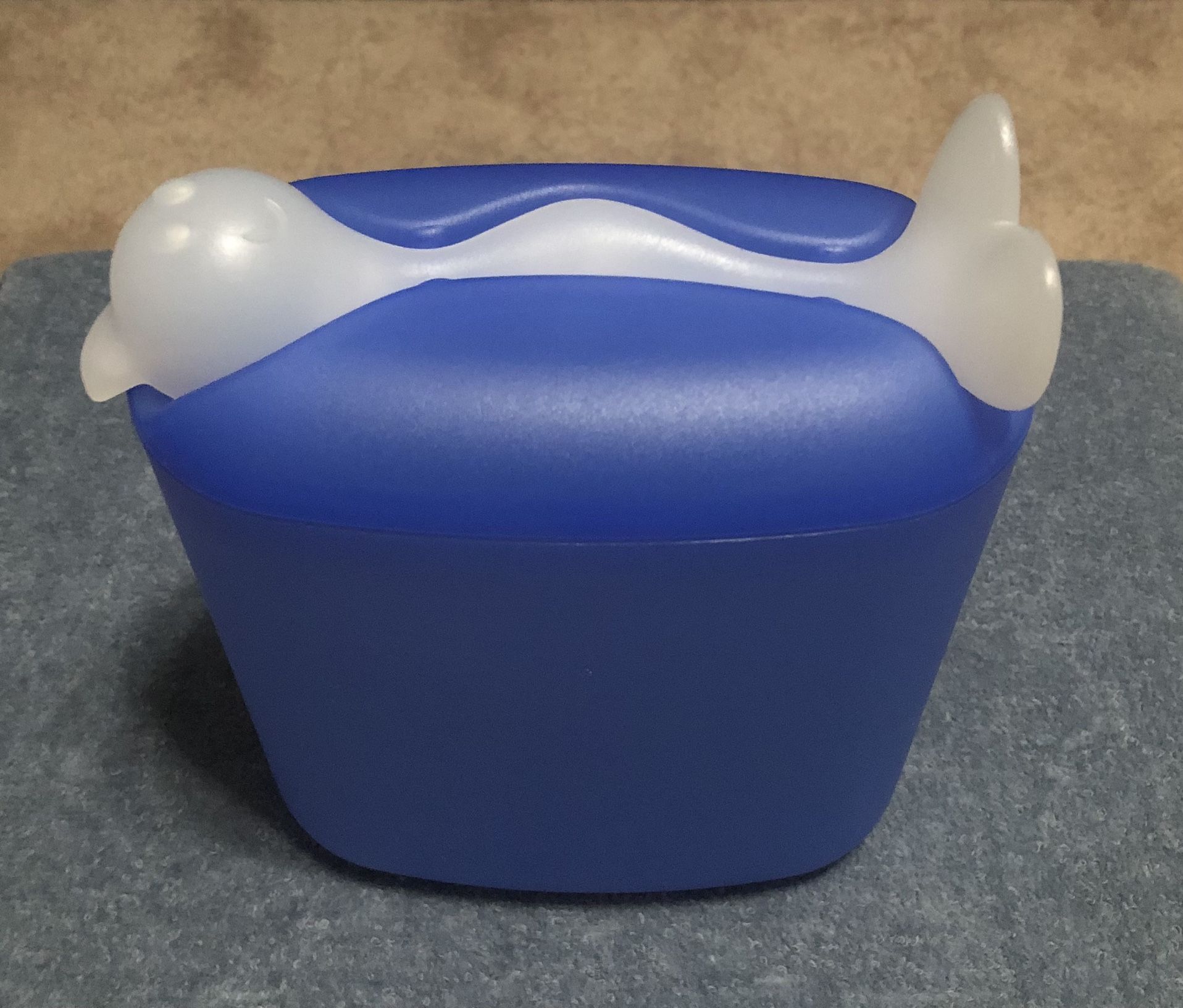 Small Animal Food Storage Container & Wet Food Server