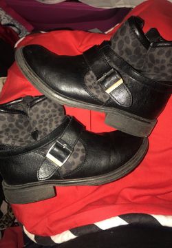 Girls shoes size 2