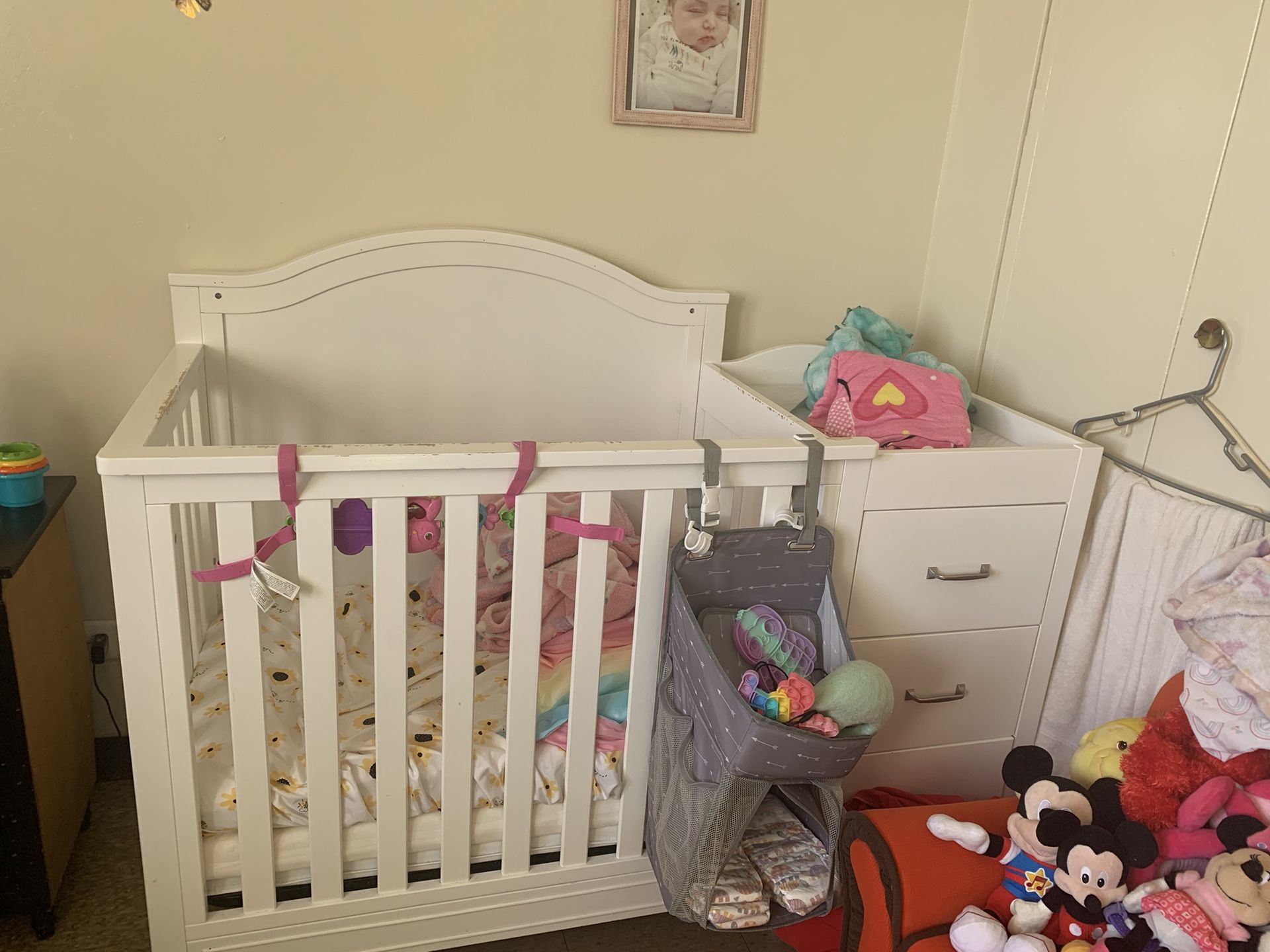 Mini Crib With Dresser 