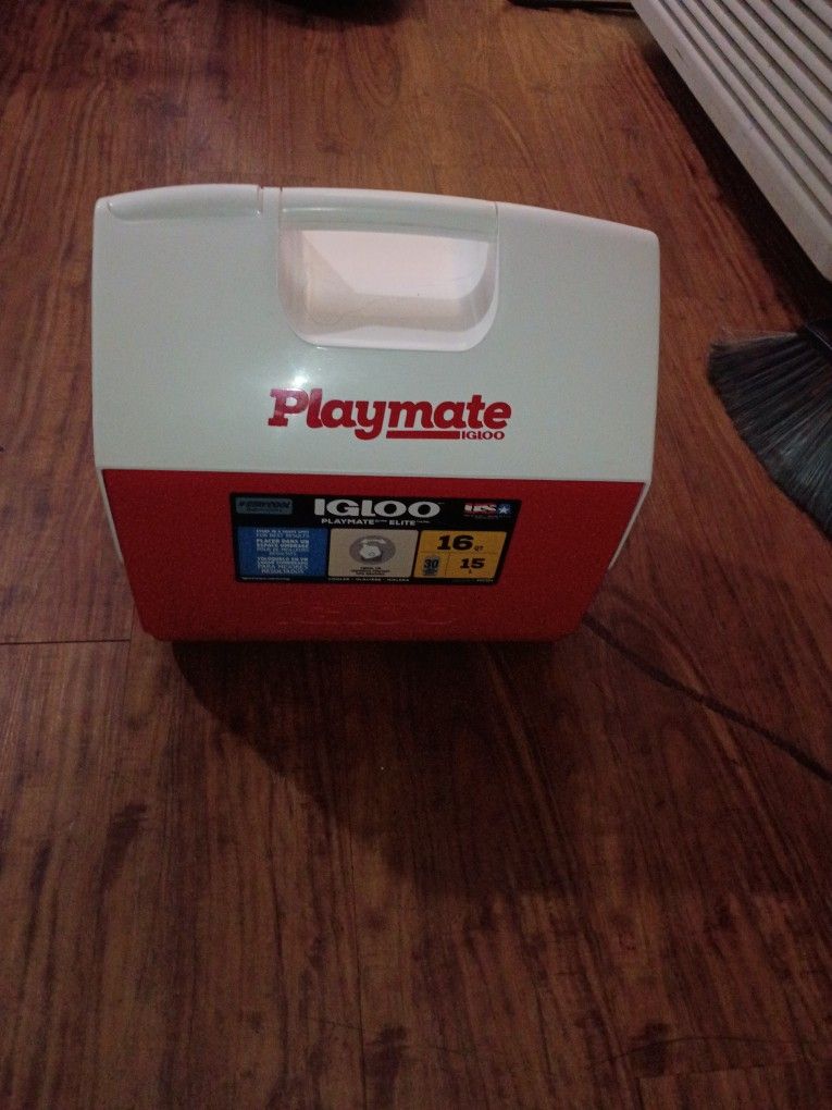 Brand New Igloo Elite Playmate 16 Qt Lunch Box Cooler