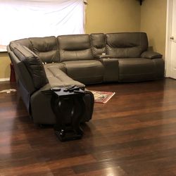 Large Reclining Sectional Sofa w/ Console – Excellent Condition