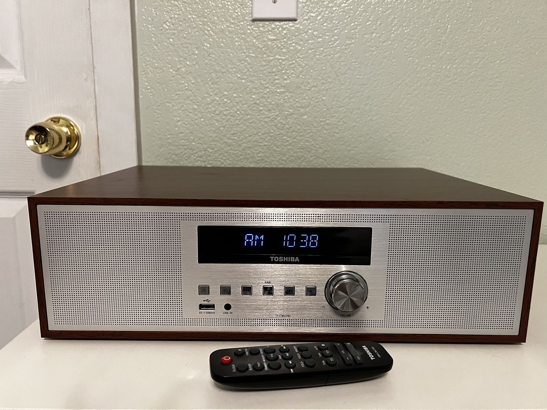 Toshiba TY-CWU700 Vintage Style Retro Look Micro Component Wireless Bluetooth Radio & CD Player