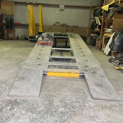 Rento Es Local Para Enderezar Y Pintar Carros Mide 20 X 40 Pies La Máquina De Fren Incluida Y Luz Incluida  Spindle Dr 6616 Houston Tx. 77086