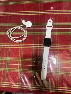 Series 6 Rose Gold Apple Watch With Charger