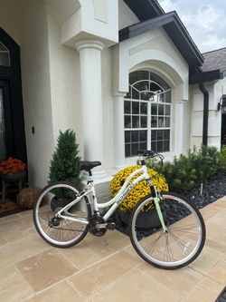 Schwinn Women's trailway hybrid Bike
