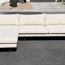 Gorgeous Large Modern Sectional , Couch ,  Sofa , Couches ( Delivery Available) 