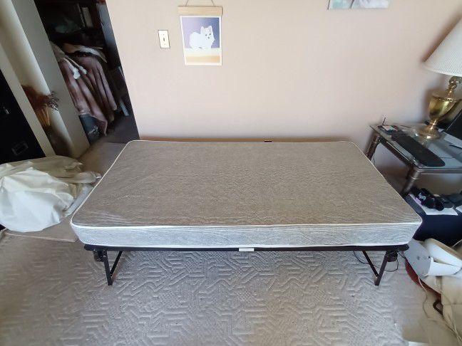 Immaculate Clean Twin Mattress Always Covered Heavy Duty Protective Cover Included $25