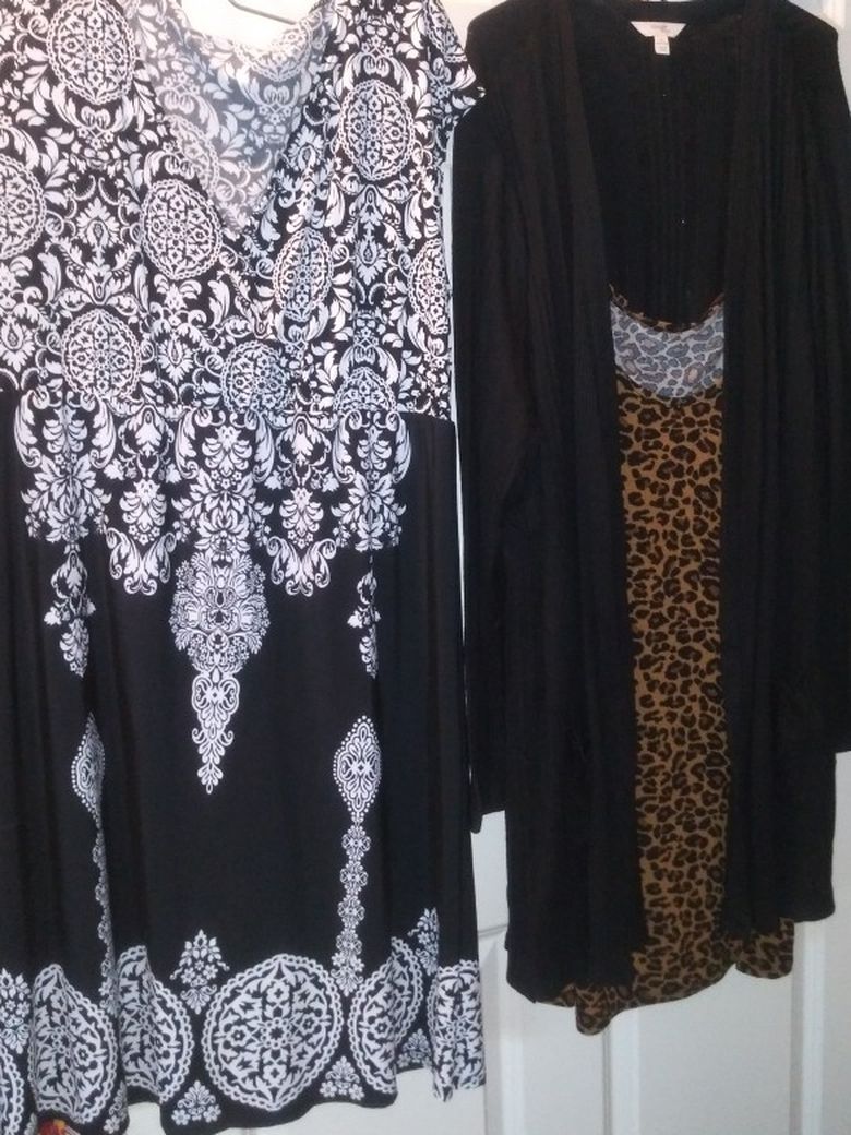 Dress Black/white 1X Tunic 2X $5.00 Each