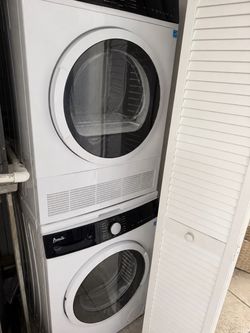 Avanti Stackable Washer & Dryer white set – Excellent Condition