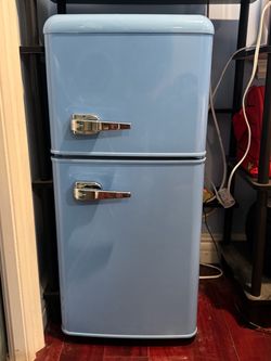 Retro Style Mini Fridge with Freezer
