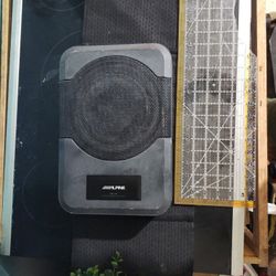 8" Alpine 120W Powered Sub 