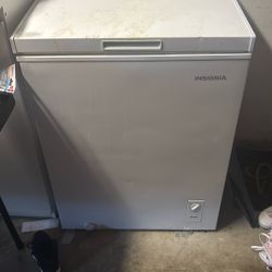 ISIGNIA DEEP FREEZER