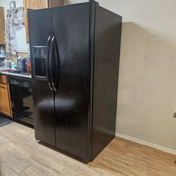 GE DOUBLE DOOR FREEZER/ REFRIGERATOR