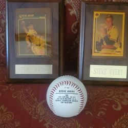   2 Steve Avery Baseball Cards In Wood  Placks With Steve Avery Game Baseball
