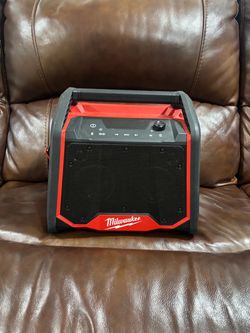 Milwaukee M18 Lithium-Ion Cordless PACKOUT Jobsite Radio/Speaker with Built-In Charger Bluetooth