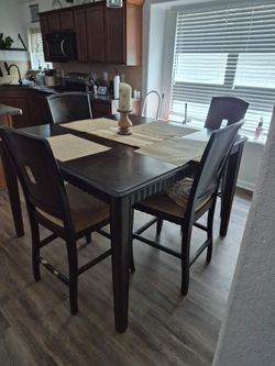 Breakfast table with 4 chairs for sale