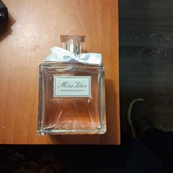 Miss DIOR BLOOMNG Bouquet 