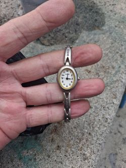 Vintage 1997 GUESS Dainty Oval Face Silver Tone Link Bracelet Watch - Japan Movt