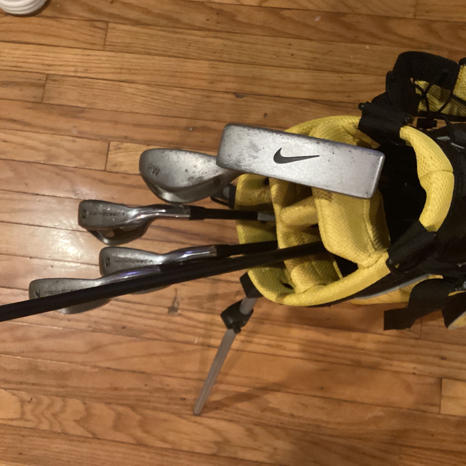 Nike Youth Golf Set RH Clubs And