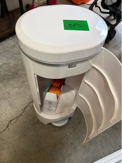 Munchkin Diaper Pail w refills