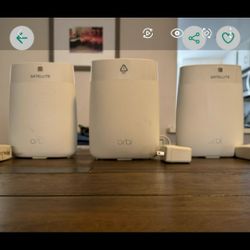 Netgear Orbi RBR50 Router And Satellites