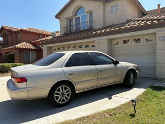 Beige 2000 Toyota Camry XLE