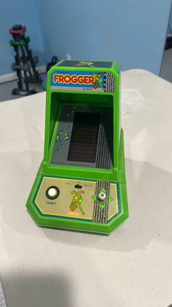 1982 Table top Frogger video game