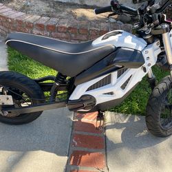 Dommano e-bike like a razor dirt bike