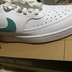 NIKE court Vision Low