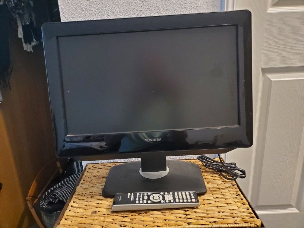 19 Inch Toshiba TV With Built In DVD Player