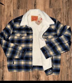New Men’s Size Medium Levi’s Plaid Sherpa Jacket