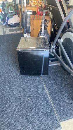 Insignia Mini refrigerator