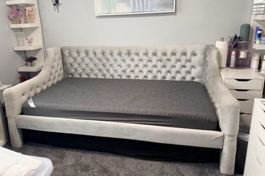 Day Bed Grey Tuft Headboard - Same Day Delivery!!