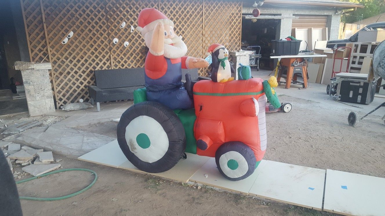Tractor Santa xmas blowup it moves