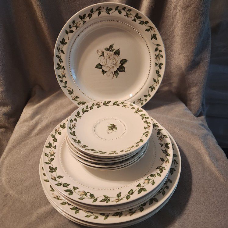 Vintage Hall Collectible Plate "Cameo Rose" Pattern Green on white with gold accents.

 Dinnerware "Cameo Rose" 4 dinner Plates 4 dessert Plates and 6