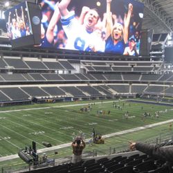 Cowboys vs giants  sec 240 row 9 (pair)  with lot 4 parking  $650 forEverything
