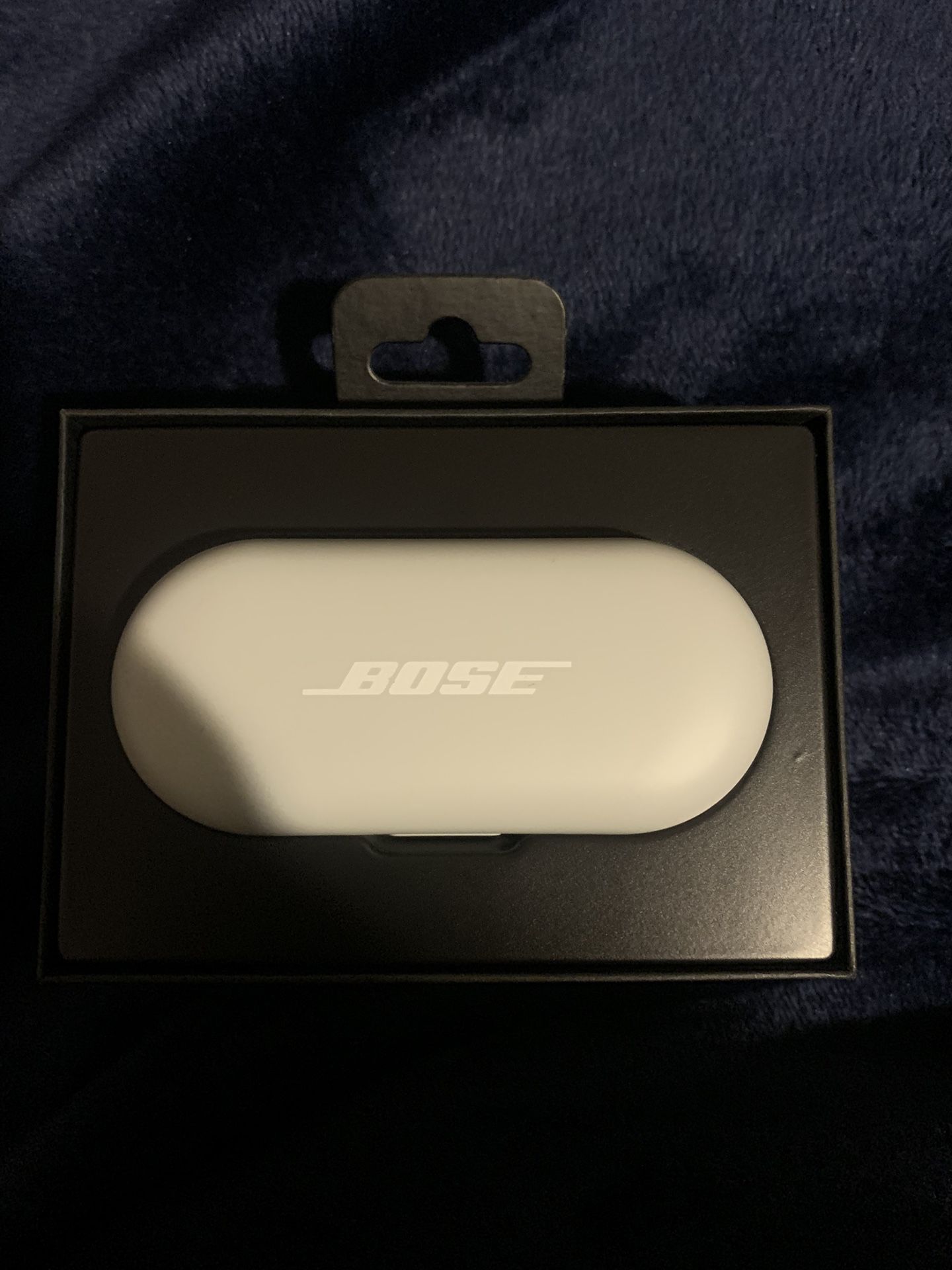 bose sports earbuds (brand new never used)