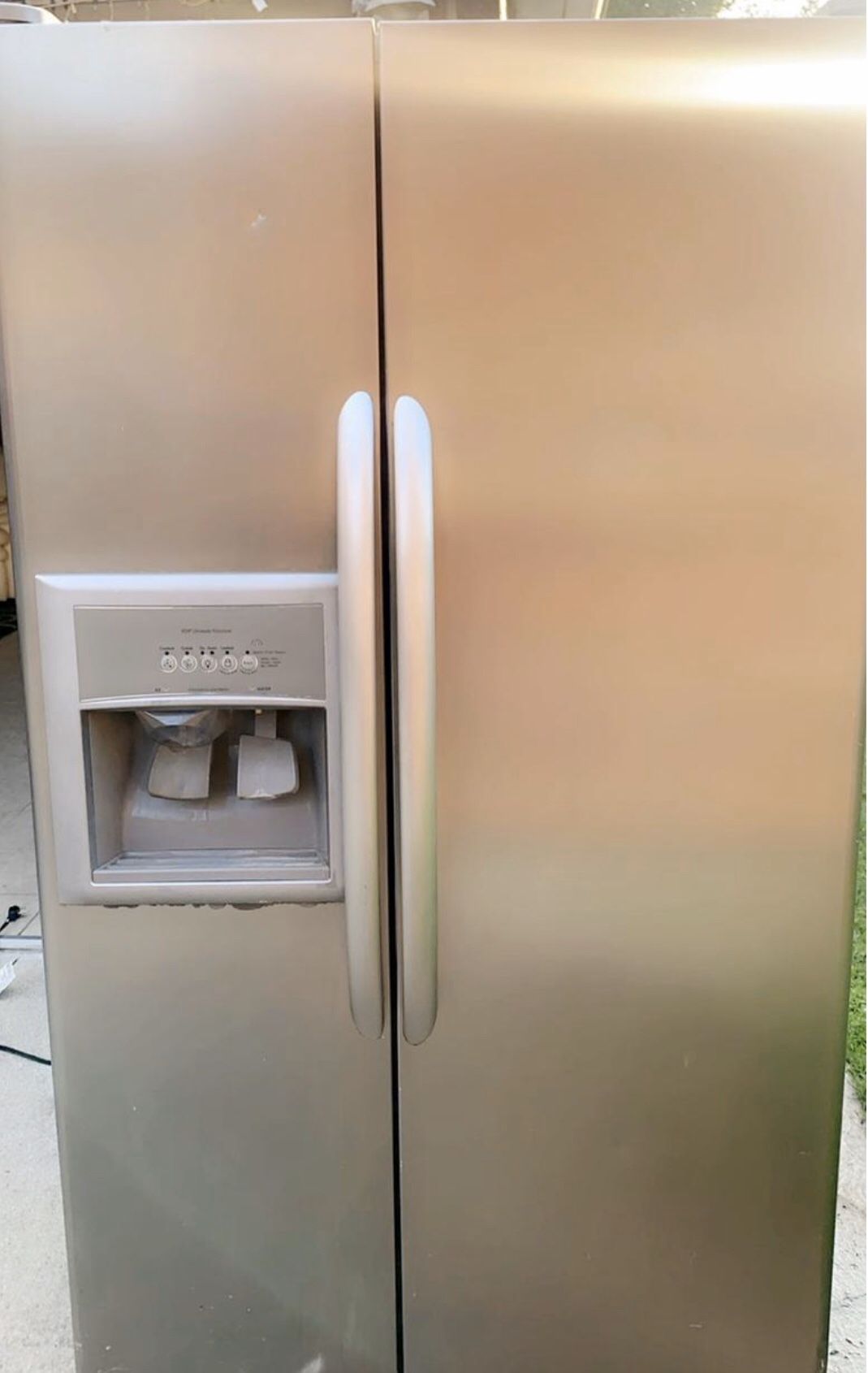 Kenmore refrigerator in good condition very clean size 36