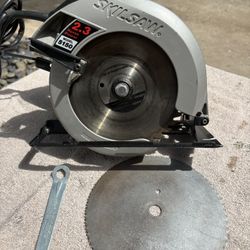 Like New SKILSAW 5150 7 1/4” Circular Saw Kit-10 Amp, 2.3 HP, Blades, Wrench 