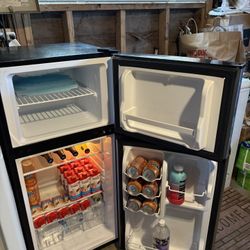Insignia Mini Fridge 4.3