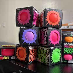 NEW NeeDoh Bundle (8 Items) - Glow in the Dark & Pets