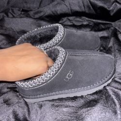 Ugg Slippers Size 5 (GS) Need Gone ASAP 