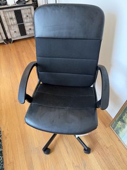 Black office chair