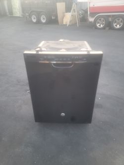 GE Dishwasher Model GDF570SGJOBB
