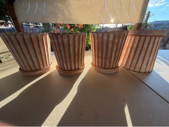 4 NEW Terracotta Seashell planters . Read description 1st